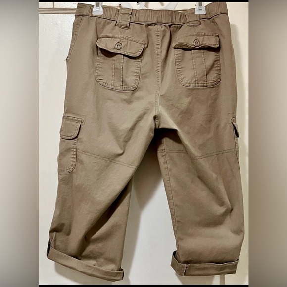 St John’s Bay Kahki 3/4 Cargo pants - Picture 7 of 8
